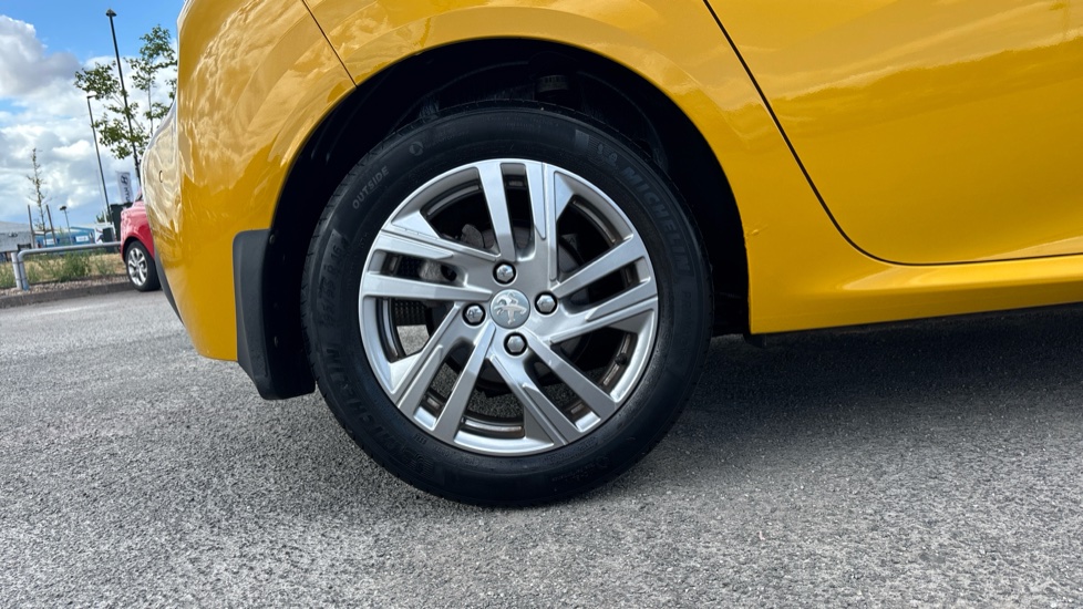 Peugeot 208 1.2 PureTech 100 Active 5dr Petrol Hatchback - Image 7