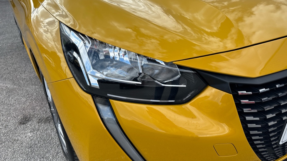 Peugeot 208 1.2 PureTech 100 Active 5dr Petrol Hatchback - Image 24