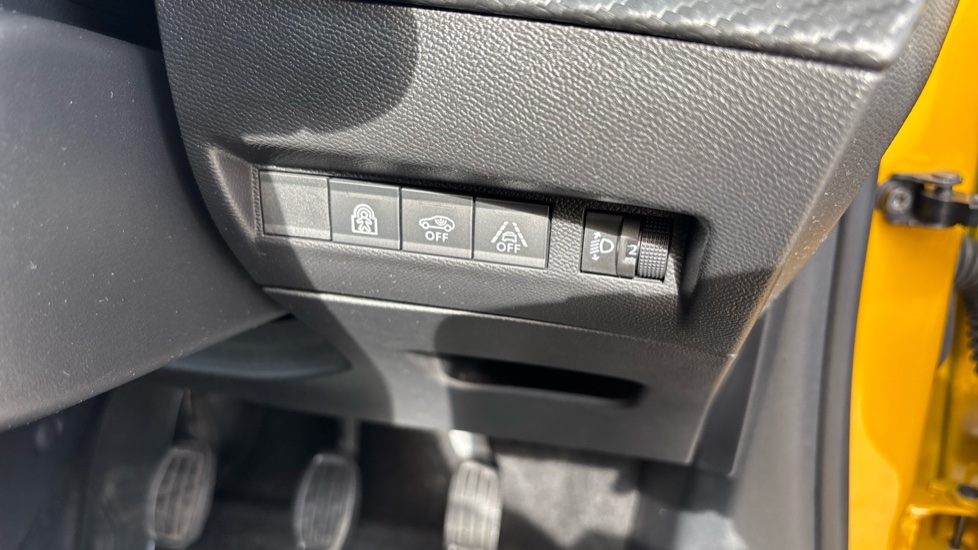 Peugeot 208 1.2 PureTech 100 Active 5dr Petrol Hatchback - Image 26