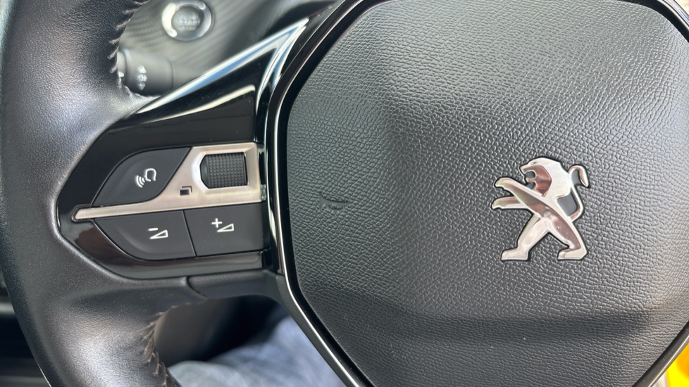 Peugeot 208 1.2 PureTech 100 Active 5dr Petrol Hatchback - Image 27
