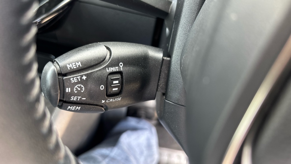 Peugeot 208 1.2 PureTech 100 Active 5dr Petrol Hatchback - Image 30
