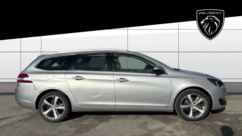 Peugeot 308 1.2 PureTech 130 Allure 5dr EAT6 Petrol Estate - Image 5