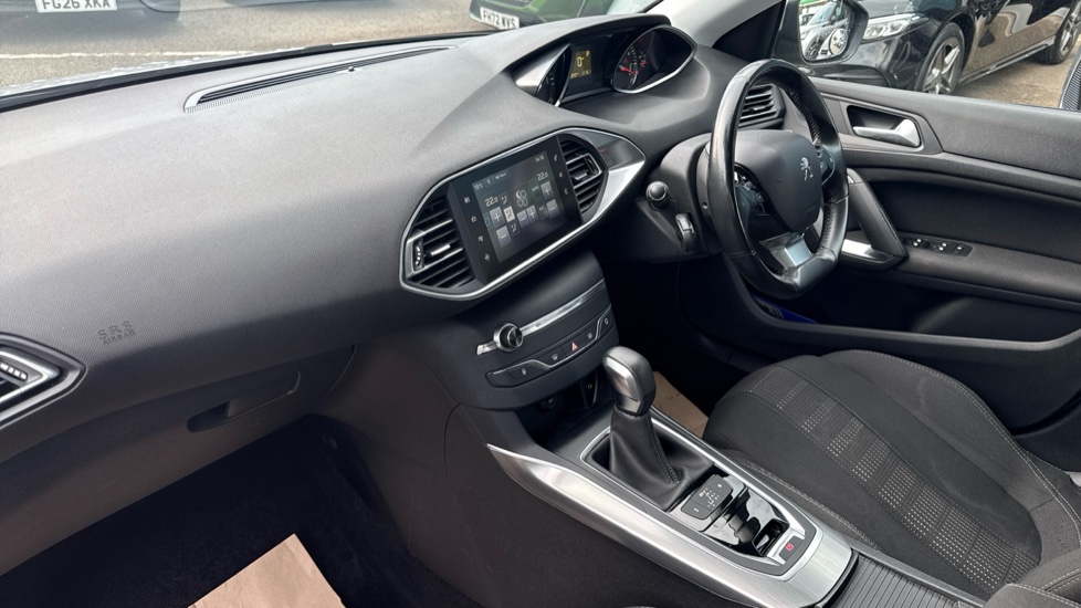 Peugeot 308 1.2 PureTech 130 Allure 5dr EAT6 Petrol Estate - Image 9