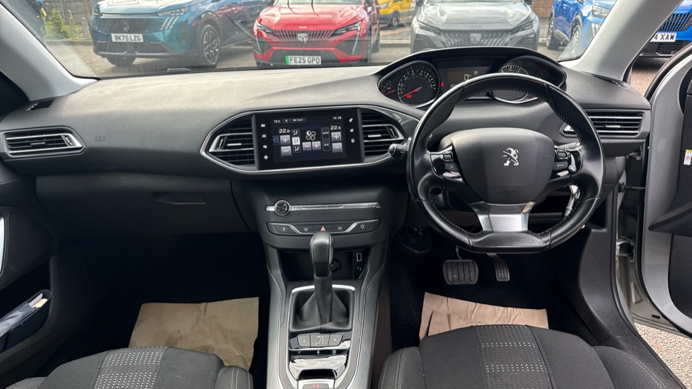 Peugeot 308 1.2 PureTech 130 Allure 5dr EAT6 Petrol Estate - Image 10