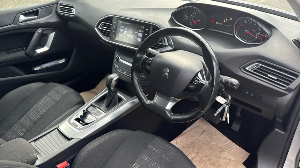 Peugeot 308 1.2 PureTech 130 Allure 5dr EAT6 Petrol Estate - Image 11