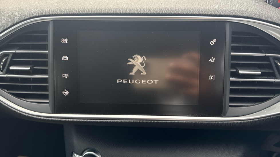 Peugeot 308 1.2 PureTech 130 Allure 5dr EAT6 Petrol Estate - Image 12