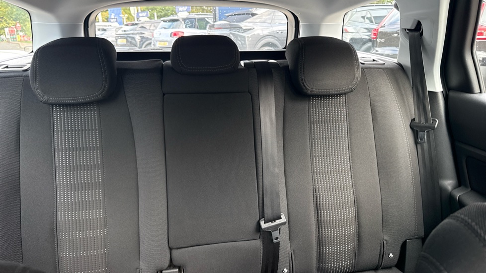 Peugeot 308 1.2 PureTech 130 Allure 5dr EAT6 Petrol Estate - Image 15