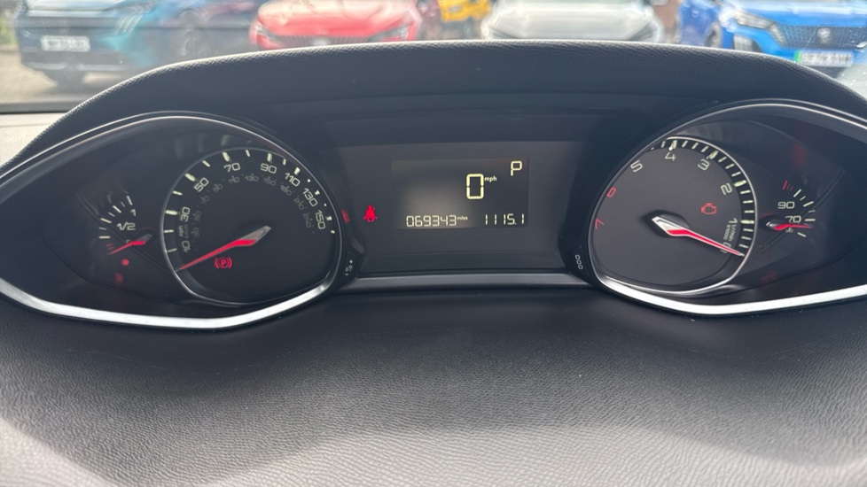 Peugeot 308 1.2 PureTech 130 Allure 5dr EAT6 Petrol Estate - Image 18