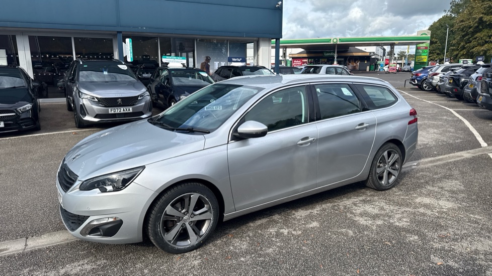 Peugeot 308 1.2 PureTech 130 Allure 5dr EAT6 Petrol Estate - Image 26