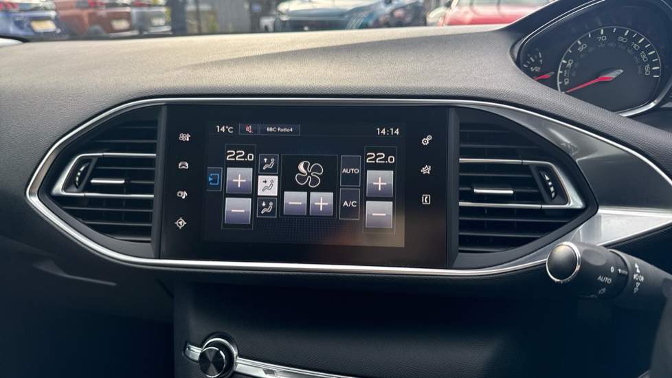 Peugeot 308 1.2 PureTech 130 Allure 5dr EAT6 Petrol Estate - Image 28