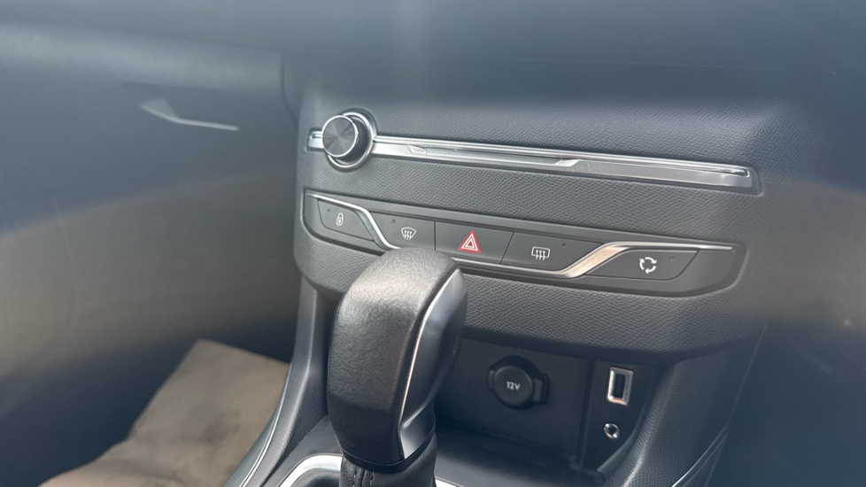 Peugeot 308 1.2 PureTech 130 Allure 5dr EAT6 Petrol Estate - Image 31