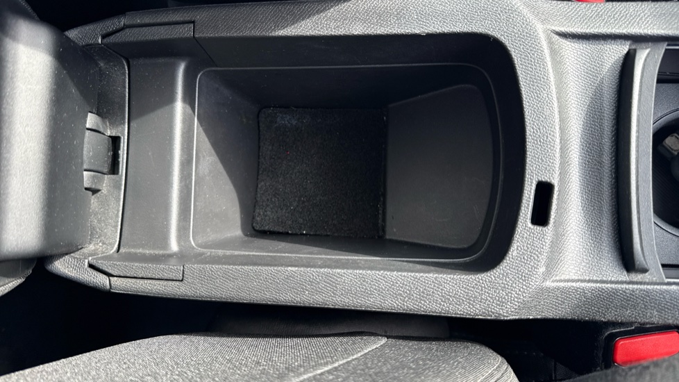 Peugeot 308 1.2 PureTech 130 Allure 5dr EAT6 Petrol Estate - Image 35