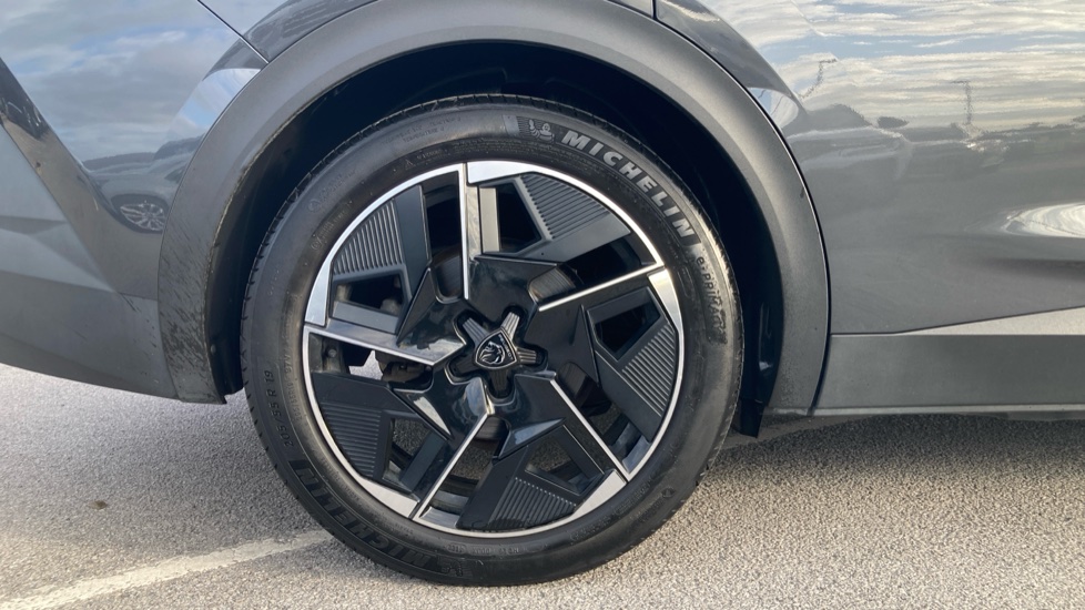 Peugeot 408 1.6 Plug-in Hybrid 225 GT 5dr e-EAT8 Hatchback - Image 7