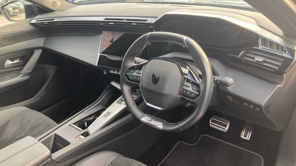 Peugeot 408 1.6 Plug-in Hybrid 225 GT 5dr e-EAT8 Hatchback - Image 11