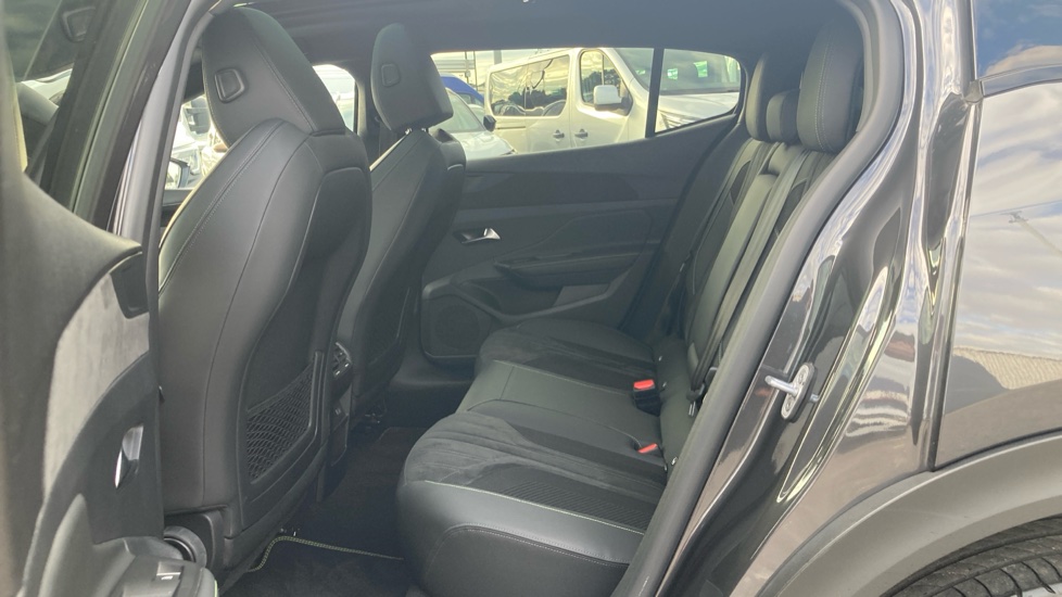 Peugeot 408 1.6 Plug-in Hybrid 225 GT 5dr e-EAT8 Hatchback - Image 16