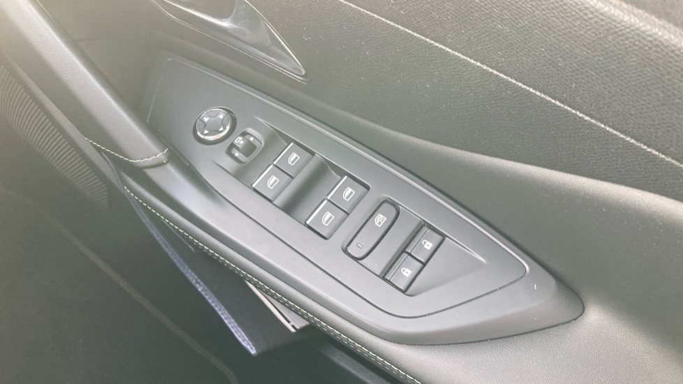 Peugeot 408 1.6 Plug-in Hybrid 225 GT 5dr e-EAT8 Hatchback - Image 28