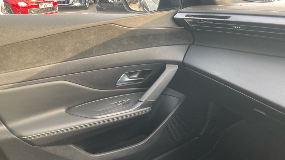 Peugeot 408 1.6 Plug-in Hybrid 225 GT 5dr e-EAT8 Hatchback - Image 30