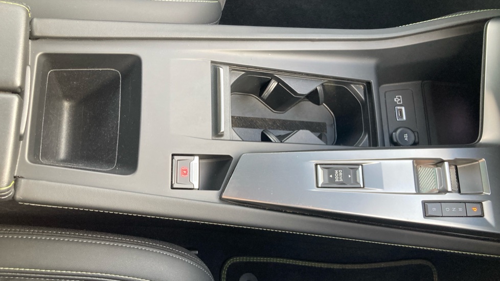 Peugeot 408 1.6 Plug-in Hybrid 225 GT 5dr e-EAT8 Hatchback - Image 33