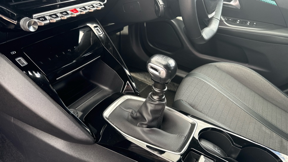 Peugeot 2008 1.2 PureTech Allure Premium+ 5dr Petrol Estate - Image 13