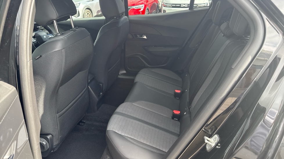 Peugeot 2008 1.2 PureTech Allure Premium+ 5dr Petrol Estate - Image 16