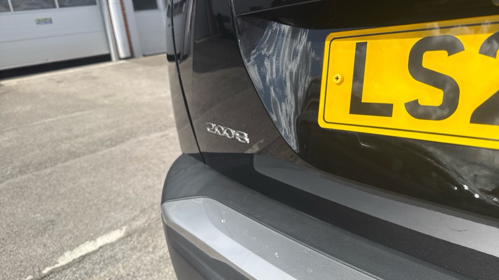 Peugeot 2008 1.2 PureTech Allure Premium+ 5dr Petrol Estate - Image 21