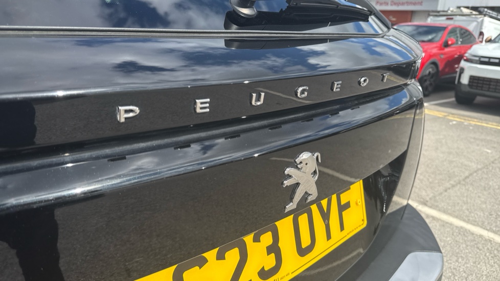 Peugeot 2008 1.2 PureTech Allure Premium+ 5dr Petrol Estate - Image 22