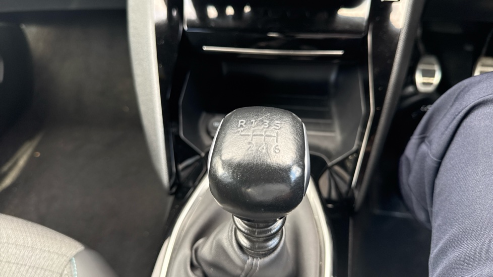 Peugeot 2008 1.2 PureTech Allure Premium+ 5dr Petrol Estate - Image 34