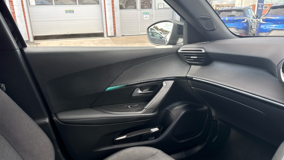 Peugeot 2008 1.2 PureTech Allure Premium+ 5dr Petrol Estate - Image 36