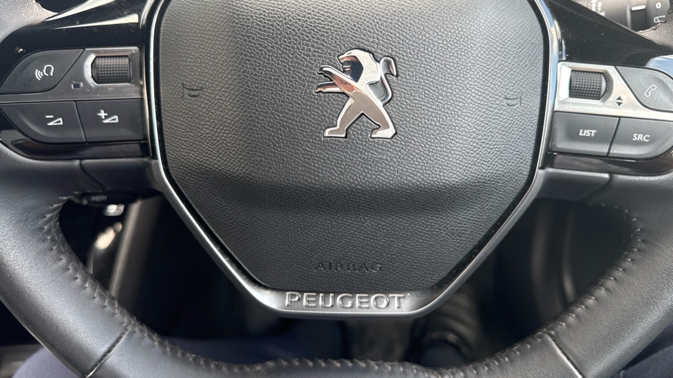 Peugeot 2008 1.2 PureTech Allure Premium+ 5dr Petrol Estate - Image 39