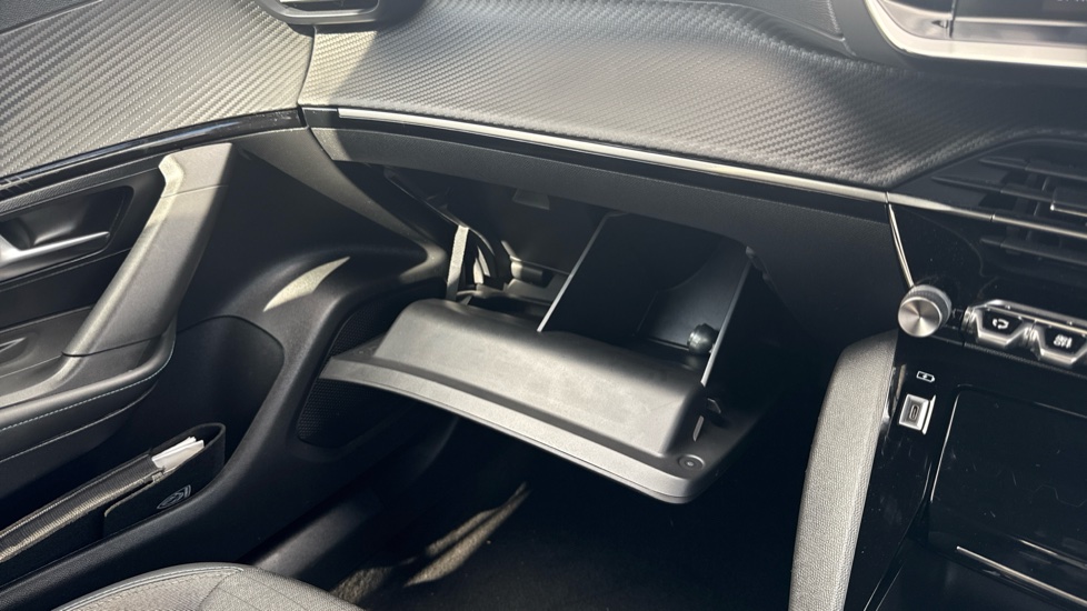 Peugeot 2008 1.2 PureTech Allure Premium+ 5dr Petrol Estate - Image 43