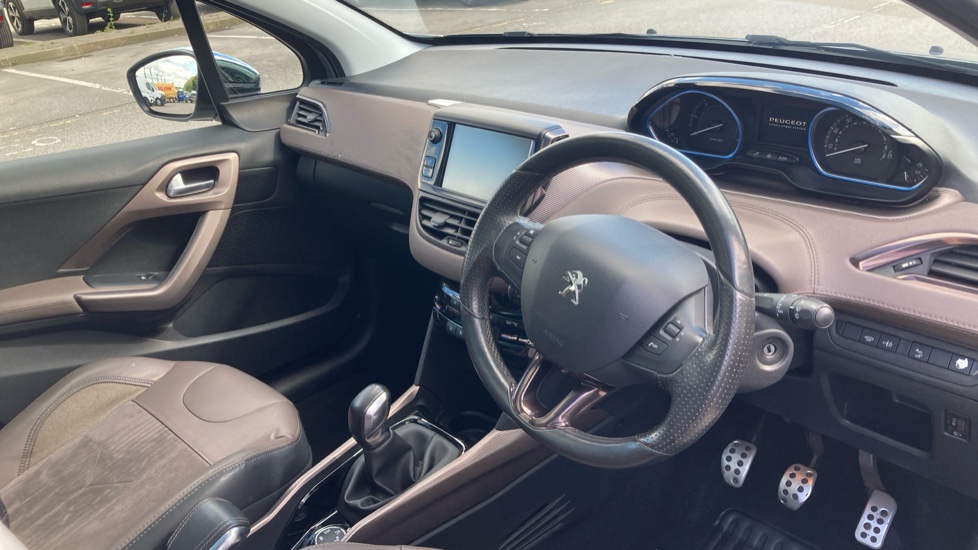 Peugeot 2008 1.6 e-HDi Feline 5dr [Calima] Diesel Estate - Image 11