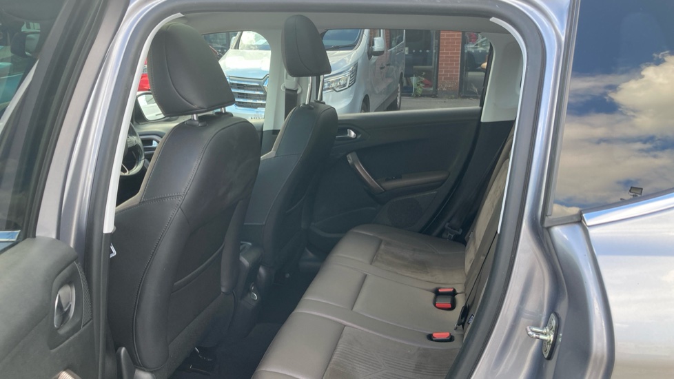 Peugeot 2008 1.6 e-HDi Feline 5dr [Calima] Diesel Estate - Image 16