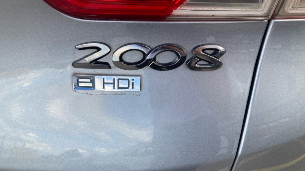 Peugeot 2008 1.6 e-HDi Feline 5dr [Calima] Diesel Estate - Image 28