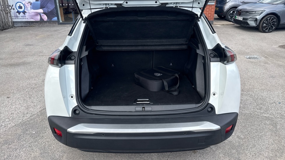 Peugeot 2008 100kW GT 50kWh 5dr Auto Electric Estate - Image 4