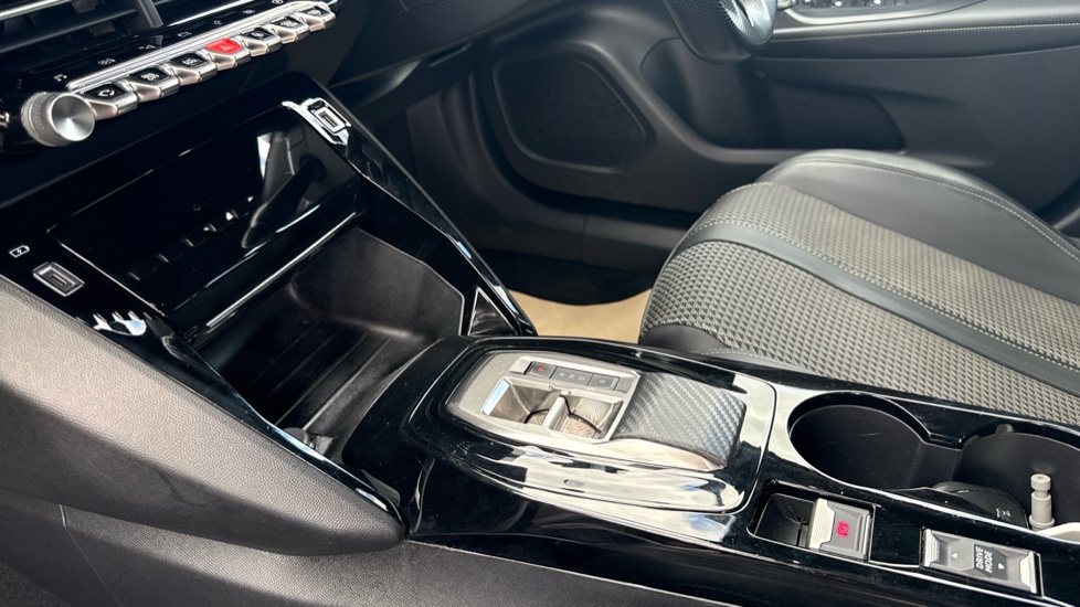 Peugeot 2008 100kW GT 50kWh 5dr Auto Electric Estate - Image 13