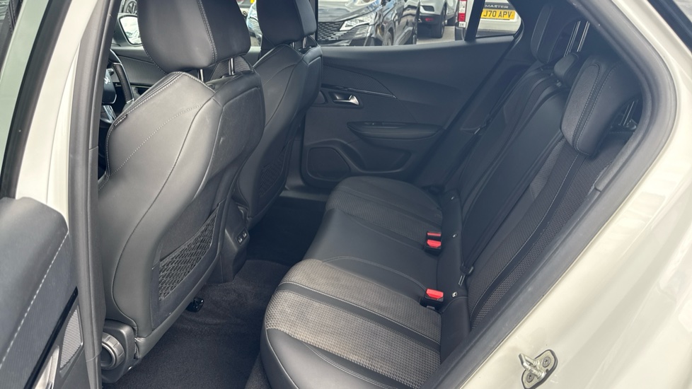 Peugeot 2008 100kW GT 50kWh 5dr Auto Electric Estate - Image 16