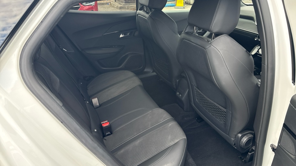 Peugeot 2008 100kW GT 50kWh 5dr Auto Electric Estate - Image 24
