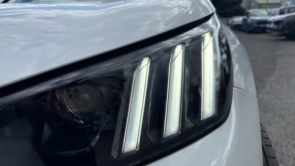 Peugeot 2008 100kW GT 50kWh 5dr Auto Electric Estate - Image 28