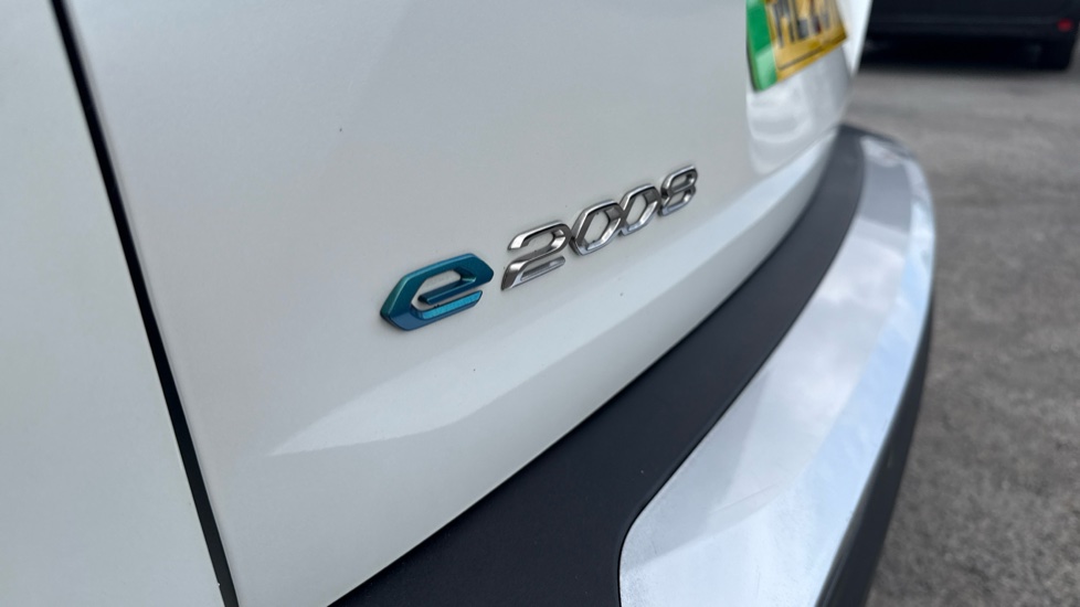 Peugeot 2008 100kW GT 50kWh 5dr Auto Electric Estate - Image 31