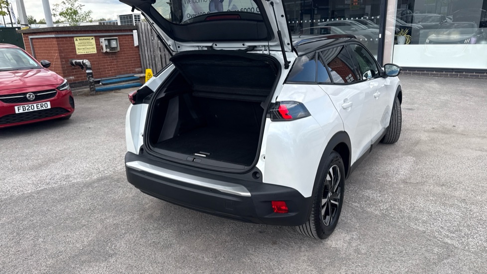 Peugeot 2008 100kW GT 50kWh 5dr Auto Electric Estate - Image 38