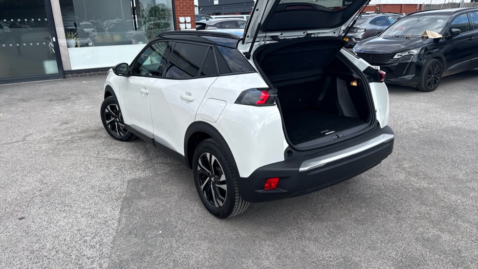 Peugeot 2008 100kW GT 50kWh 5dr Auto Electric Estate - Image 39