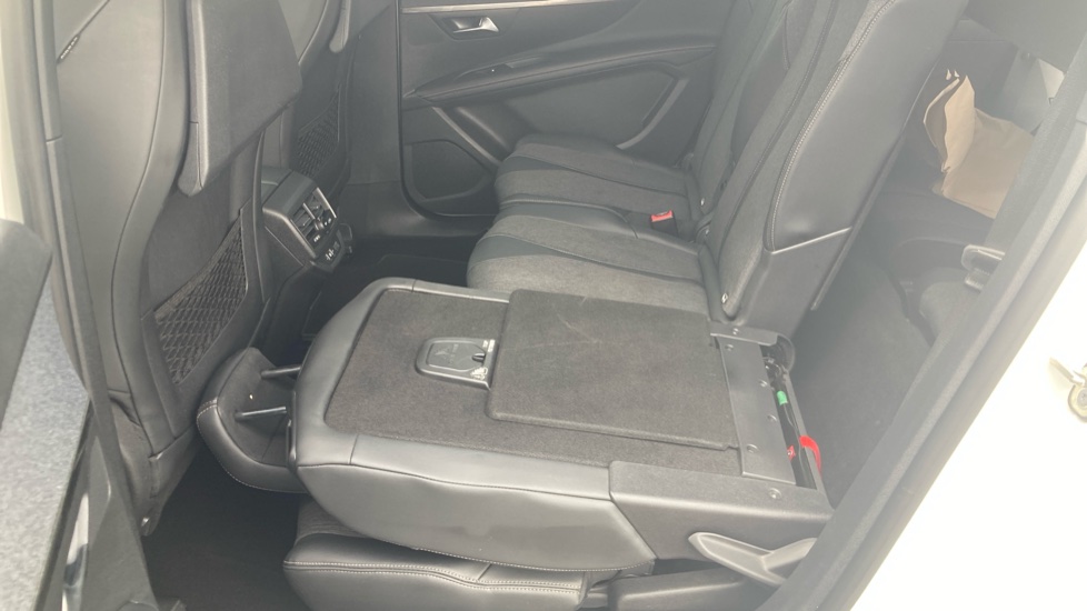 Peugeot 5008 1.5 BlueHDi GT Line Premium 5dr EAT8 Diesel Estate - Image 23