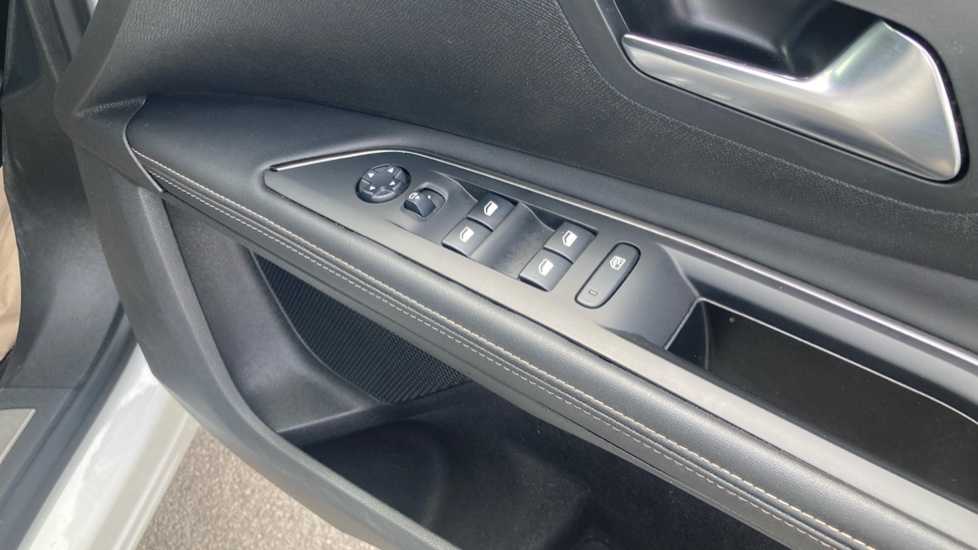 Peugeot 5008 1.5 BlueHDi GT Line Premium 5dr EAT8 Diesel Estate - Image 34