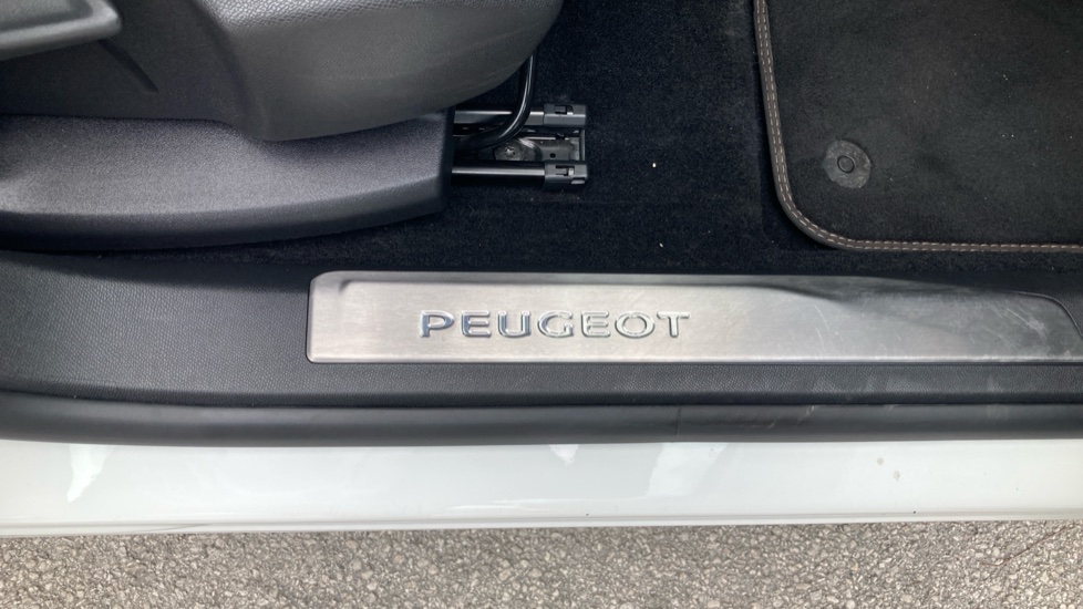 Peugeot 5008 1.5 BlueHDi GT 5dr EAT8 Diesel Estate - Image 32
