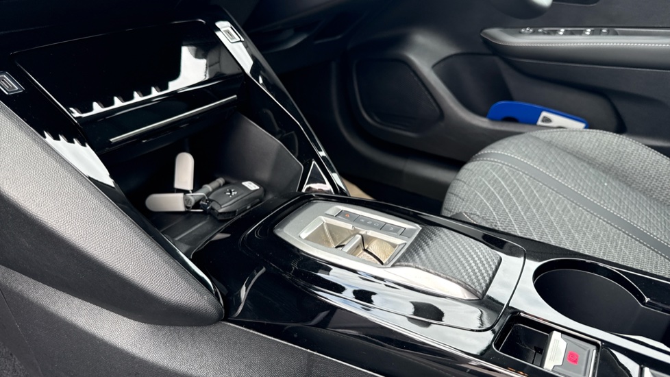 Peugeot 208 1.2 Hybrid 110 Allure 5dr e-DSC6 Petrol Hatchback - Image 13