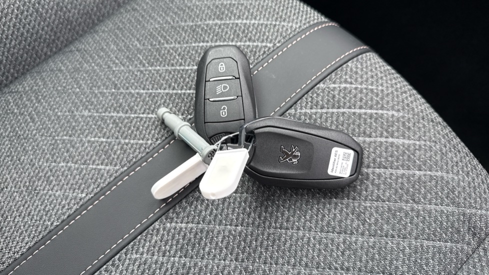Peugeot 208 1.2 Hybrid 110 Allure 5dr e-DSC6 Petrol Hatchback - Image 20