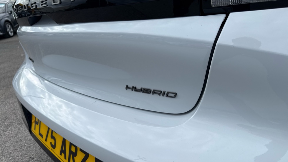 Peugeot 208 1.2 Hybrid 110 Allure 5dr e-DSC6 Petrol Hatchback - Image 24