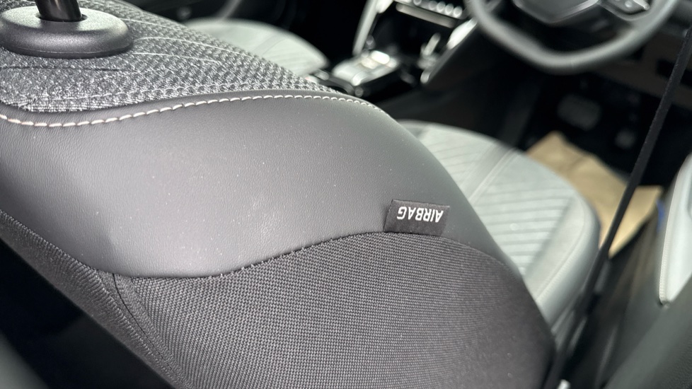 Peugeot 208 1.2 Hybrid 110 Allure 5dr e-DSC6 Petrol Hatchback - Image 27