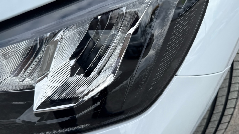 Peugeot 208 1.2 Hybrid 110 Allure 5dr e-DSC6 Petrol Hatchback - Image 32