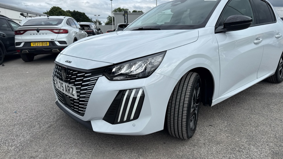 Peugeot 208 1.2 Hybrid 110 Allure 5dr e-DSC6 Petrol Hatchback - Image 33